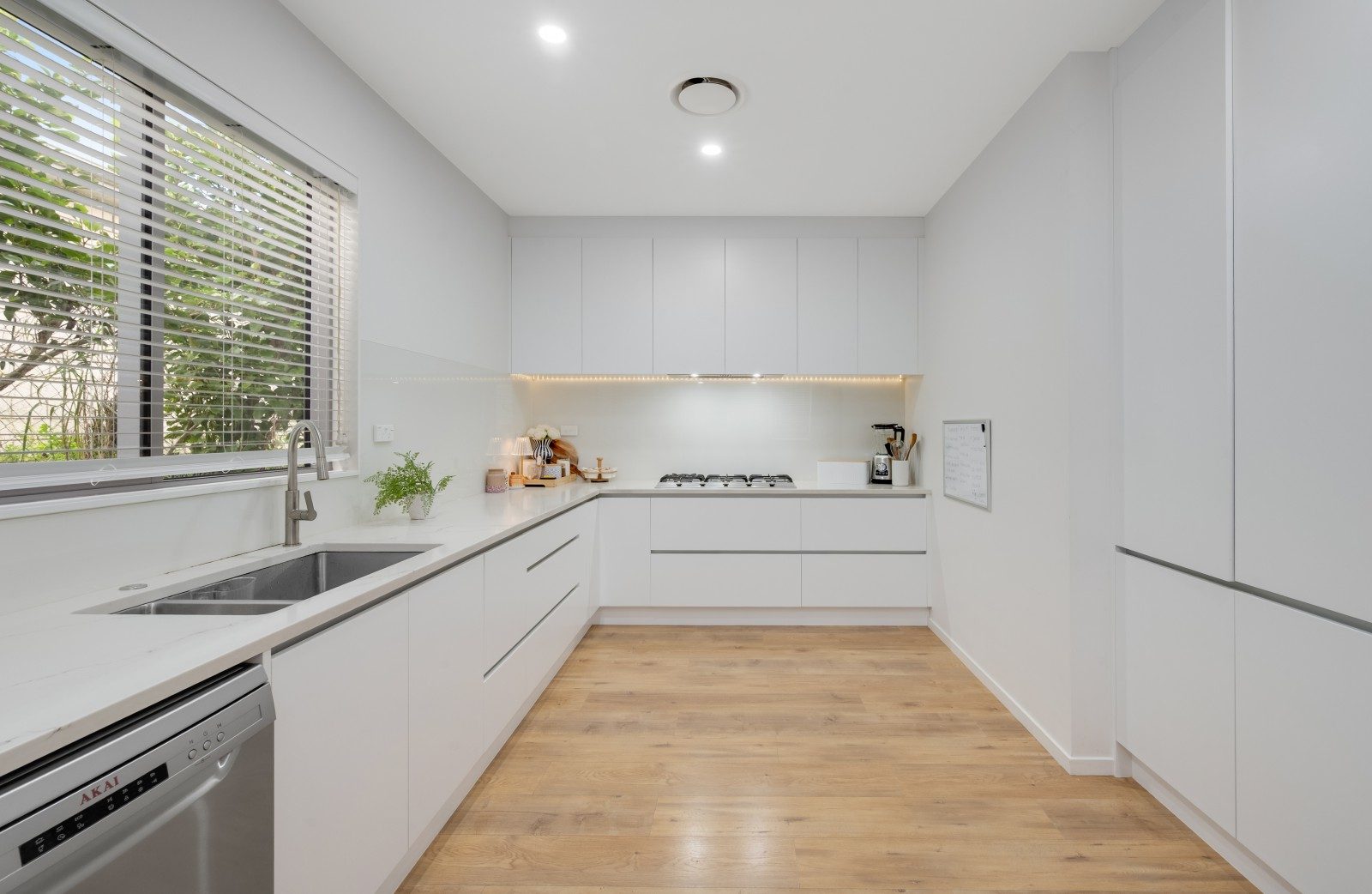 Spacious and private in the heart of Howick — slide 2