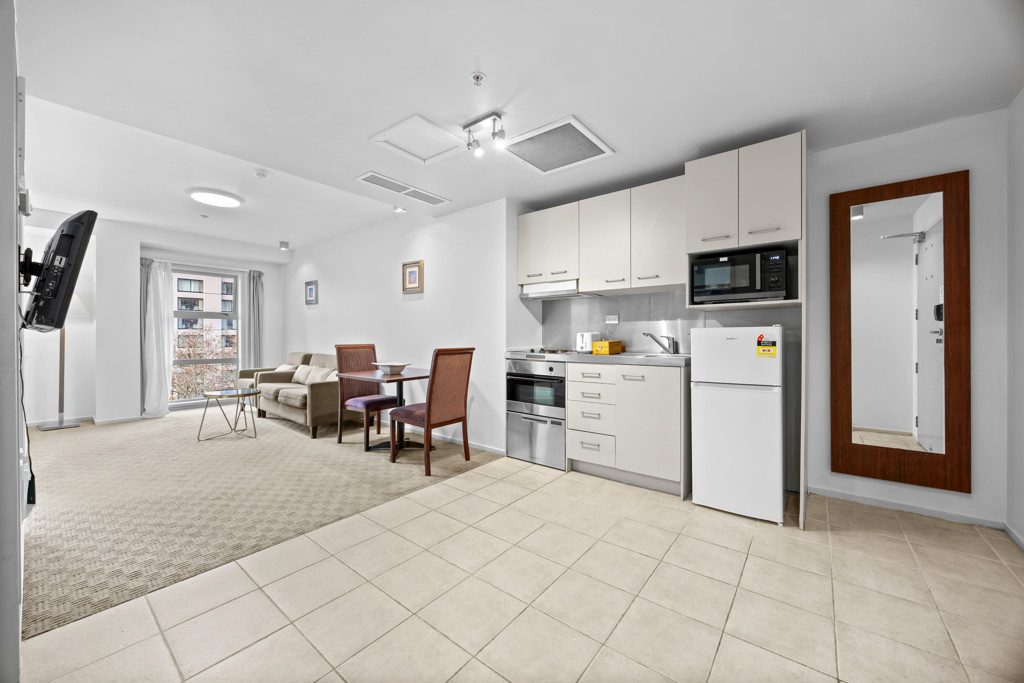 VR Auckland City: Two Bed Apartment Near SkyTower — slide 1