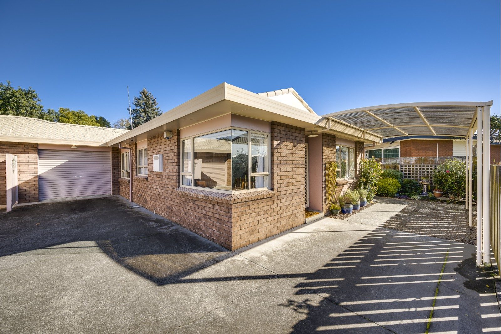 Top Taradale Townhouse — slide 1