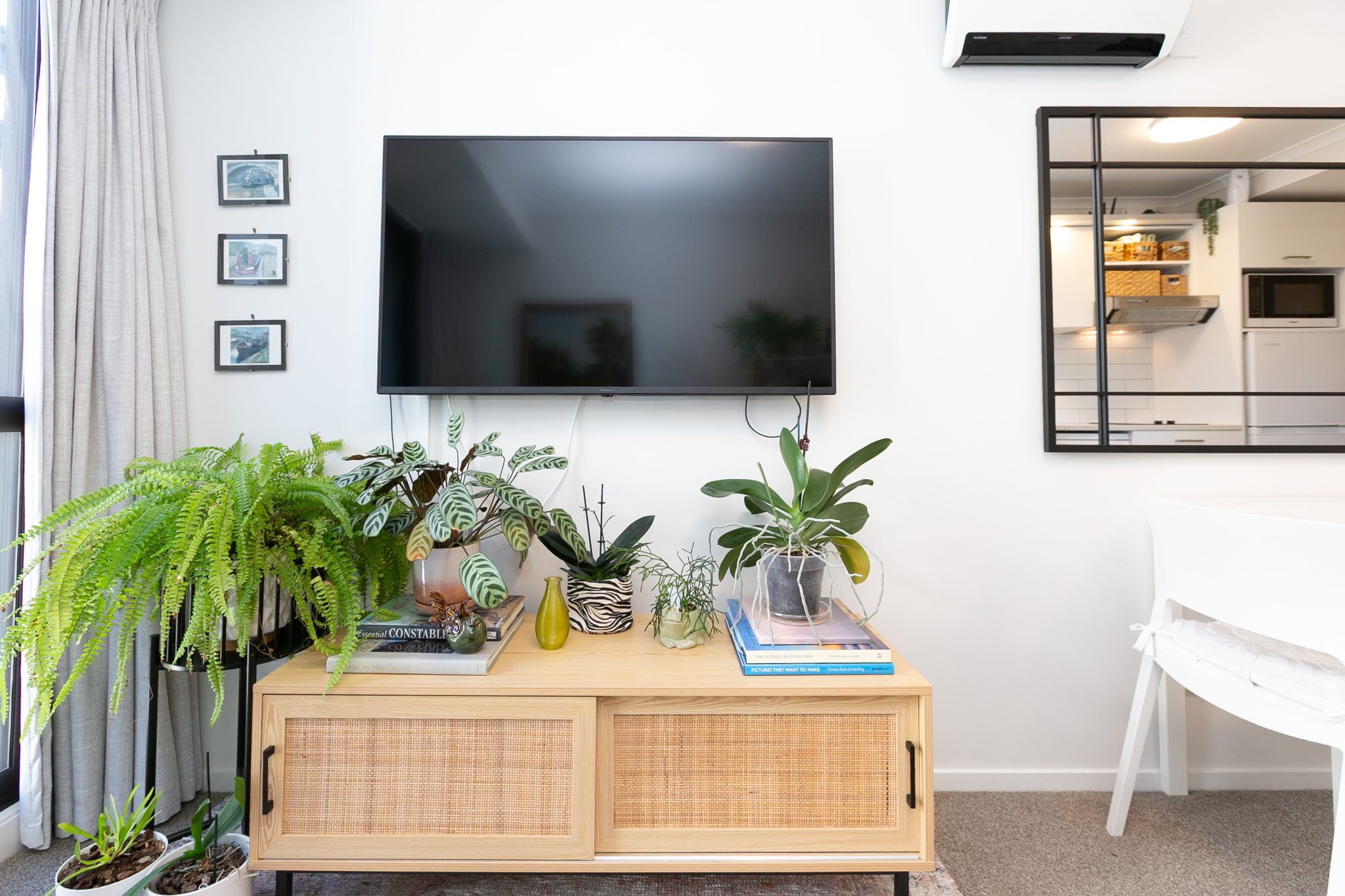 Safe, Loan-Approved, Reno'd. Near Uni/W'cliffe — slide 2