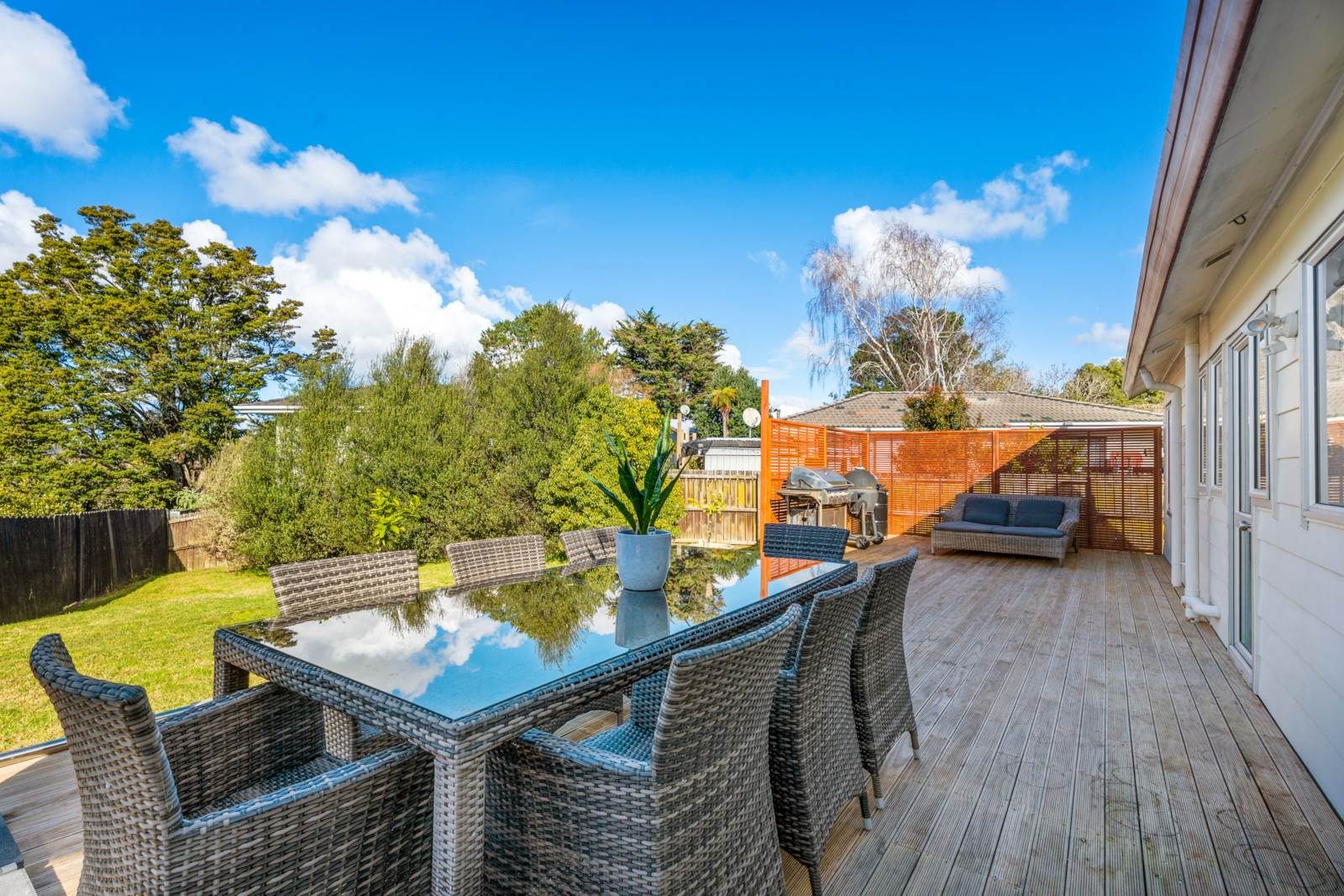Your Private Coastal Sanctuary in Wattle Downs — slide 2