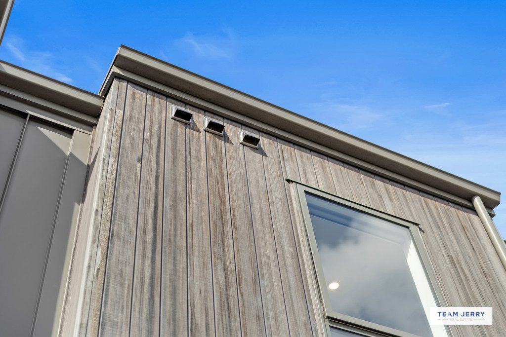 Oversized Two-Bedroom Home - Vendor Must Sell — slide 28
