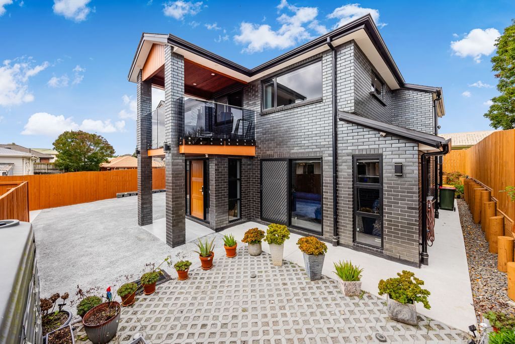 High Quality Home in the prime location — slide 2