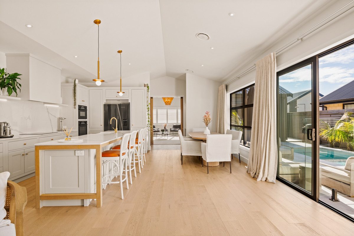 A Show Home That Makes a Splash — slide 2