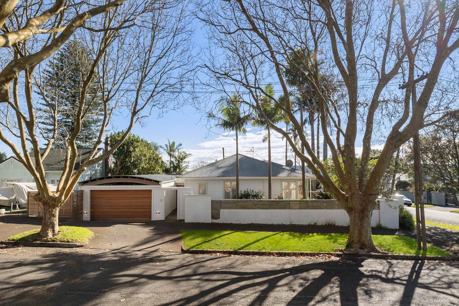 North-Facing 486 m² Corner Site by Cox's Bay — slide 2