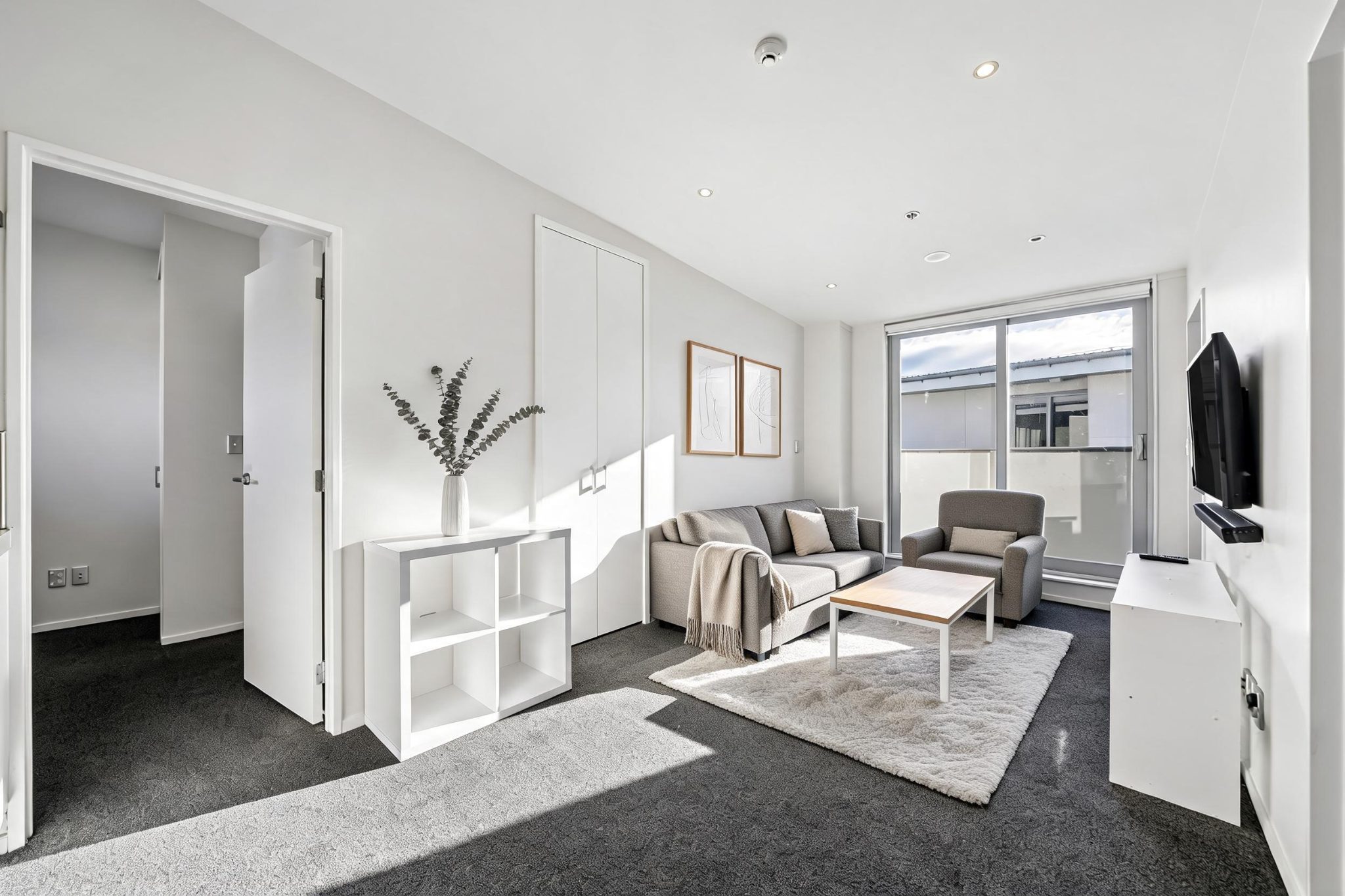 Light and Sunny Penthouse living — slide 2