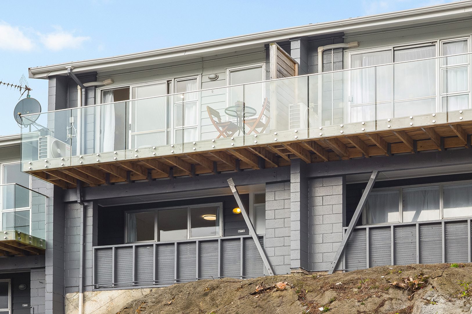 RENOVATED, READY & PERFECTLY POSITIONED — slide 24