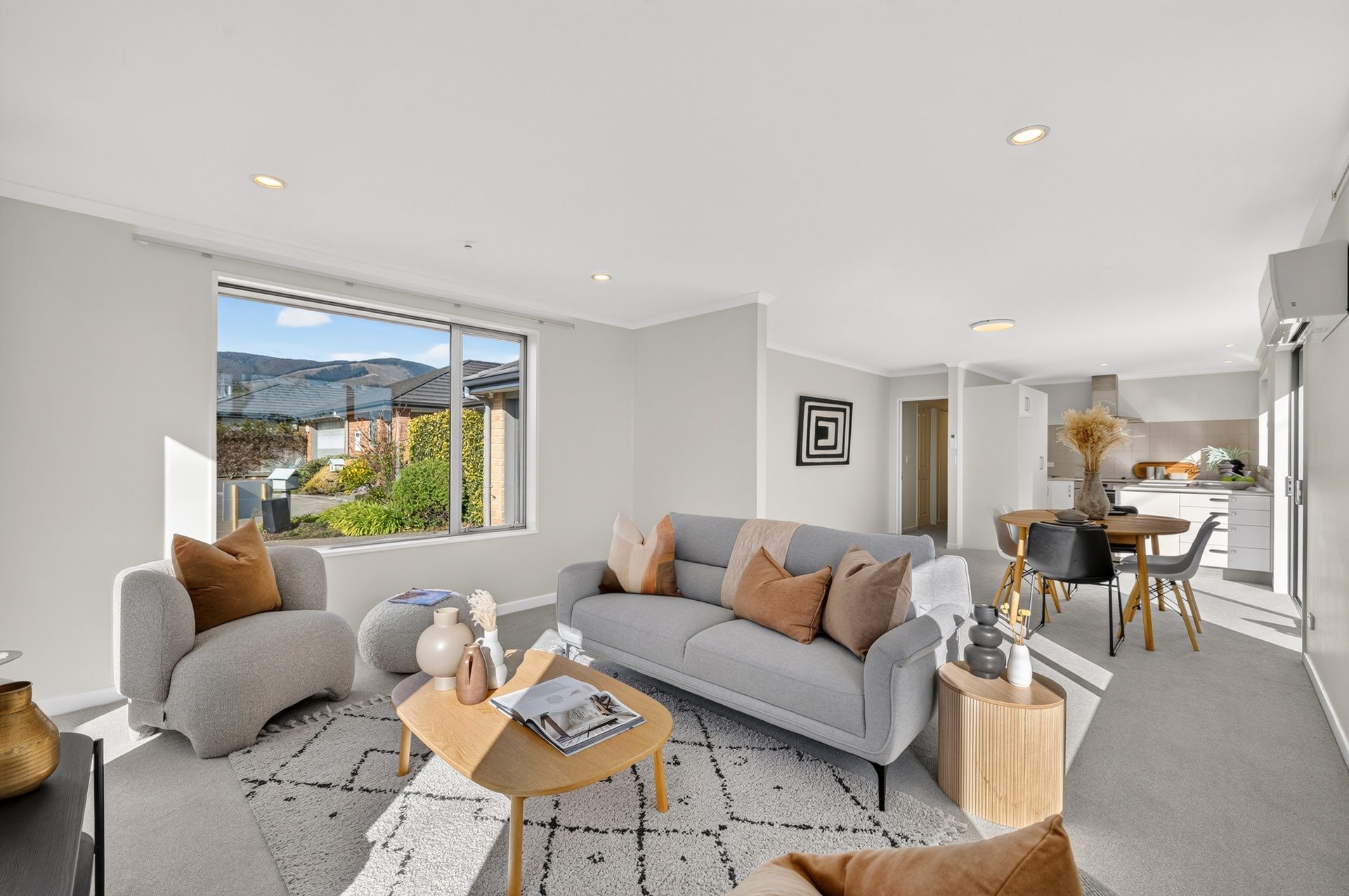 Central Stoke Townhouse Excellence — slide 2
