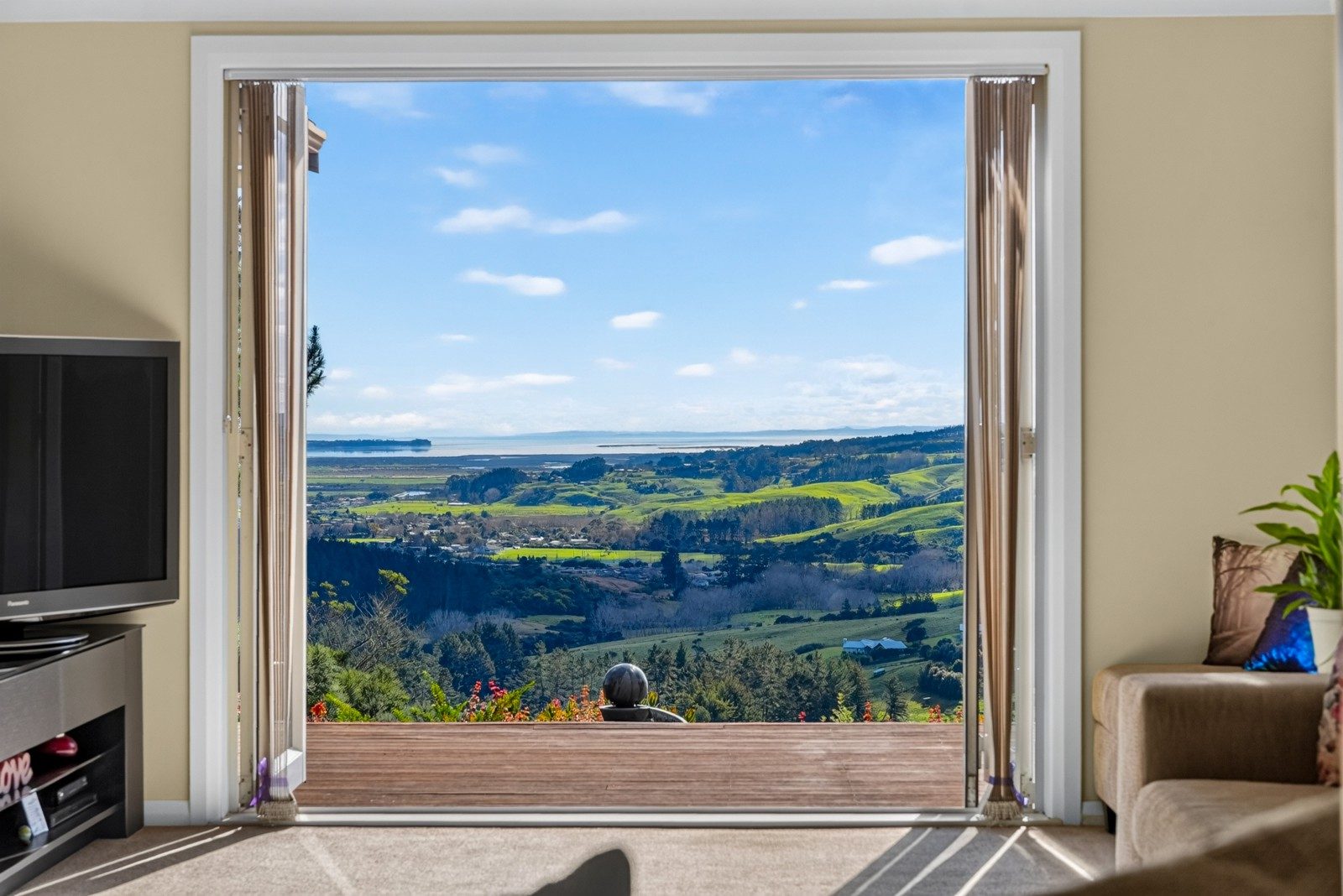 Picture perfect home and studio — slide 2