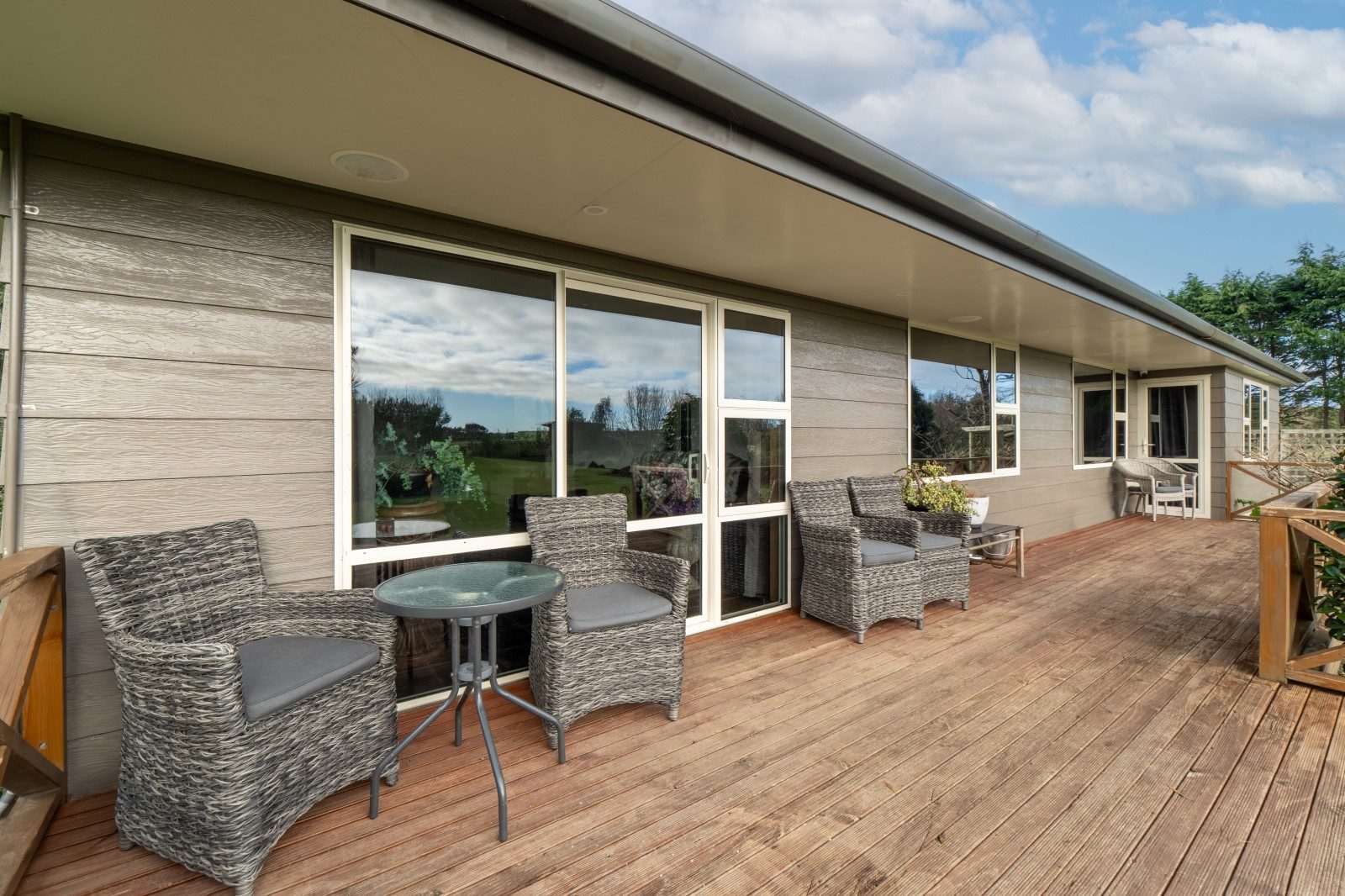 Space, comfort and Otatara lifestyle — slide 2