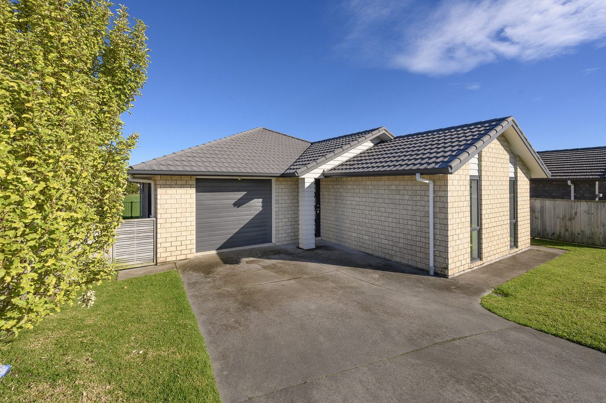 Sunny 2 Bedroom home with views over the reserve — slide 2
