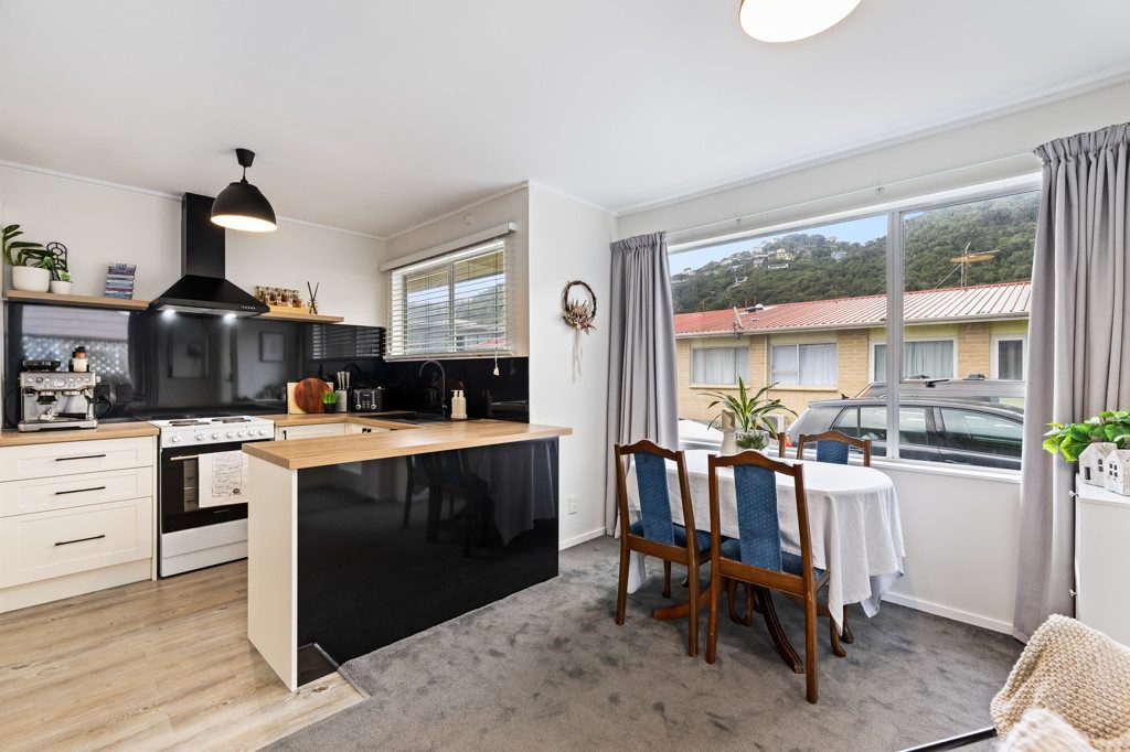 Sunny Start or Smart Downsize! 2 Beds + Study. — slide 2