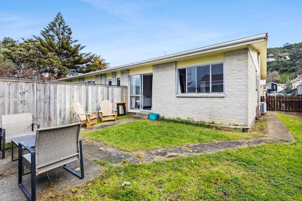 Sunny Start or Smart Downsize! 2 Beds + Study. — slide 13