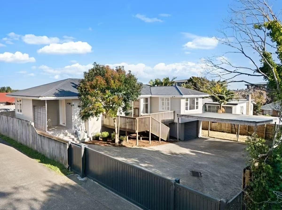 Fully Renovated Hidden Gem in Hill Park — slide 2