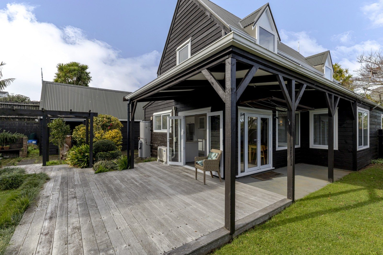 Perfectly positioned - Double Glazed Comfort — slide 2