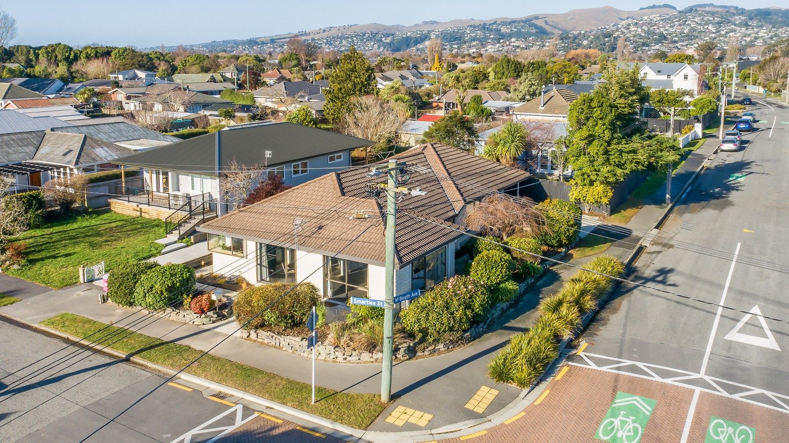 Beautifully easy - Estate wants sold — slide 2