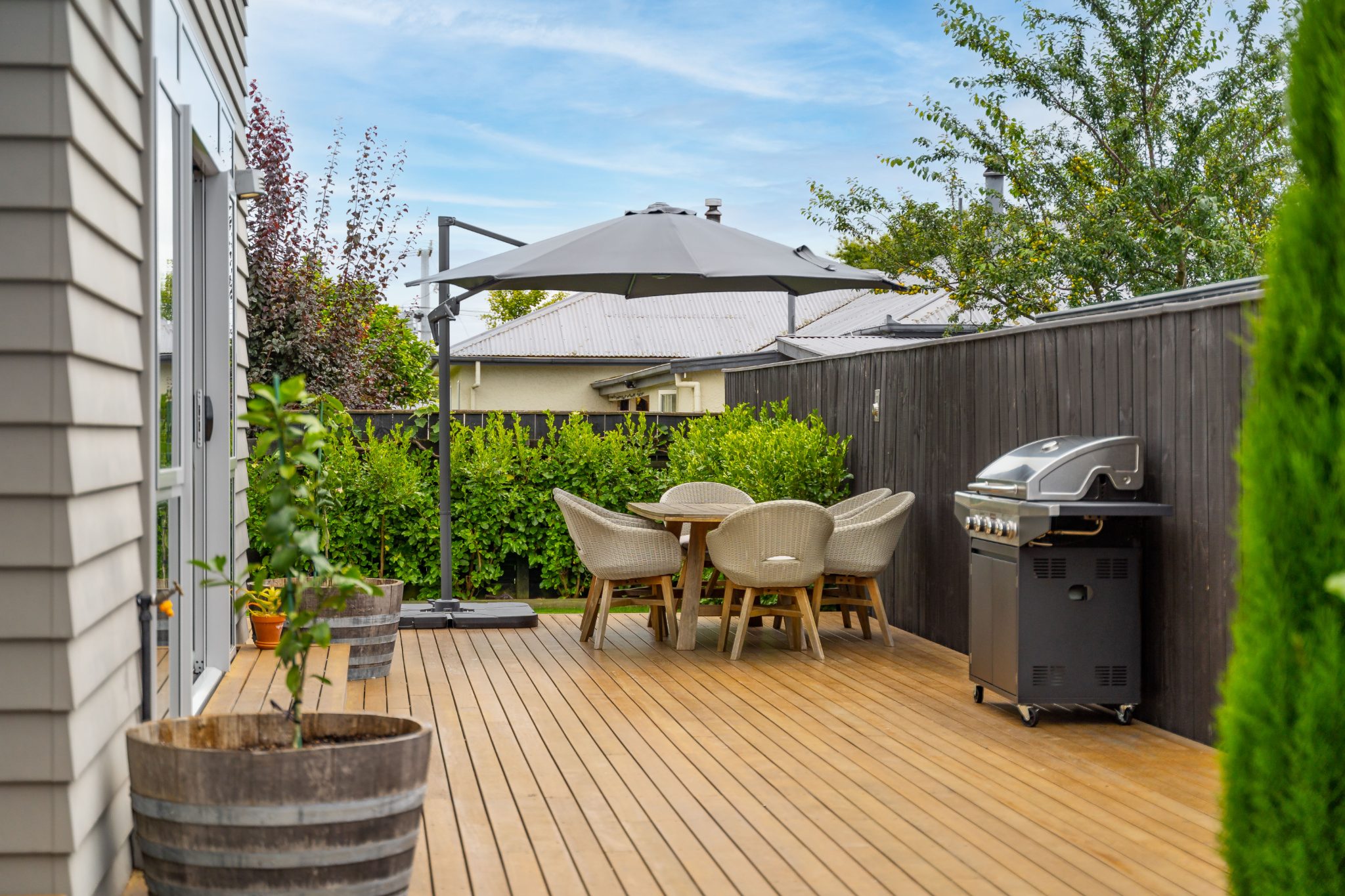BEO $749,000 - A Location That Connects — slide 2