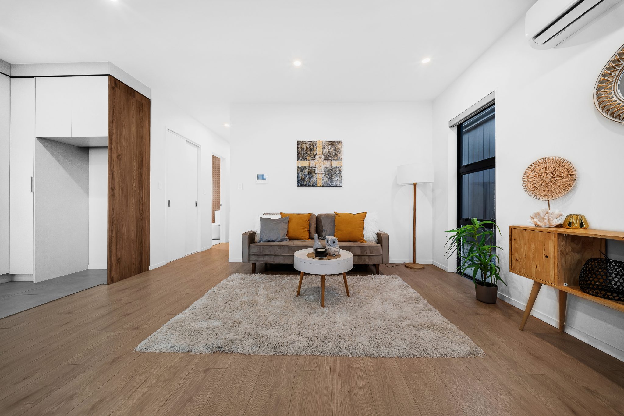 Modern Living Made Easy with single level — slide 2