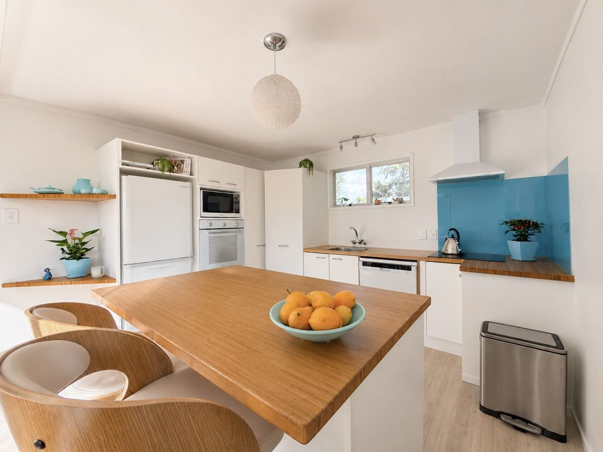 Modernised & Move In Ready! — slide 2