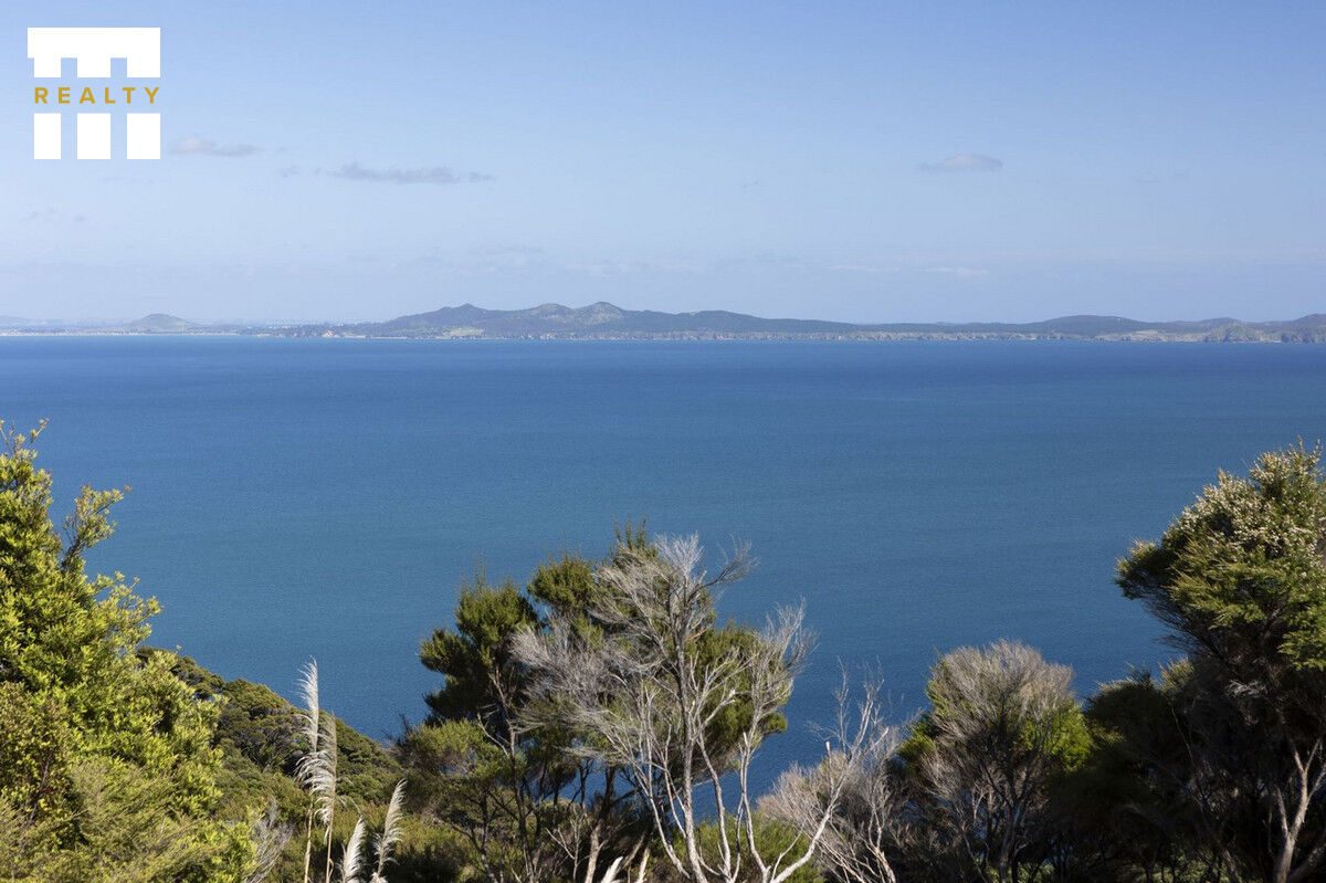 Stunning Coastal Views with Direct Beach Access — slide 2