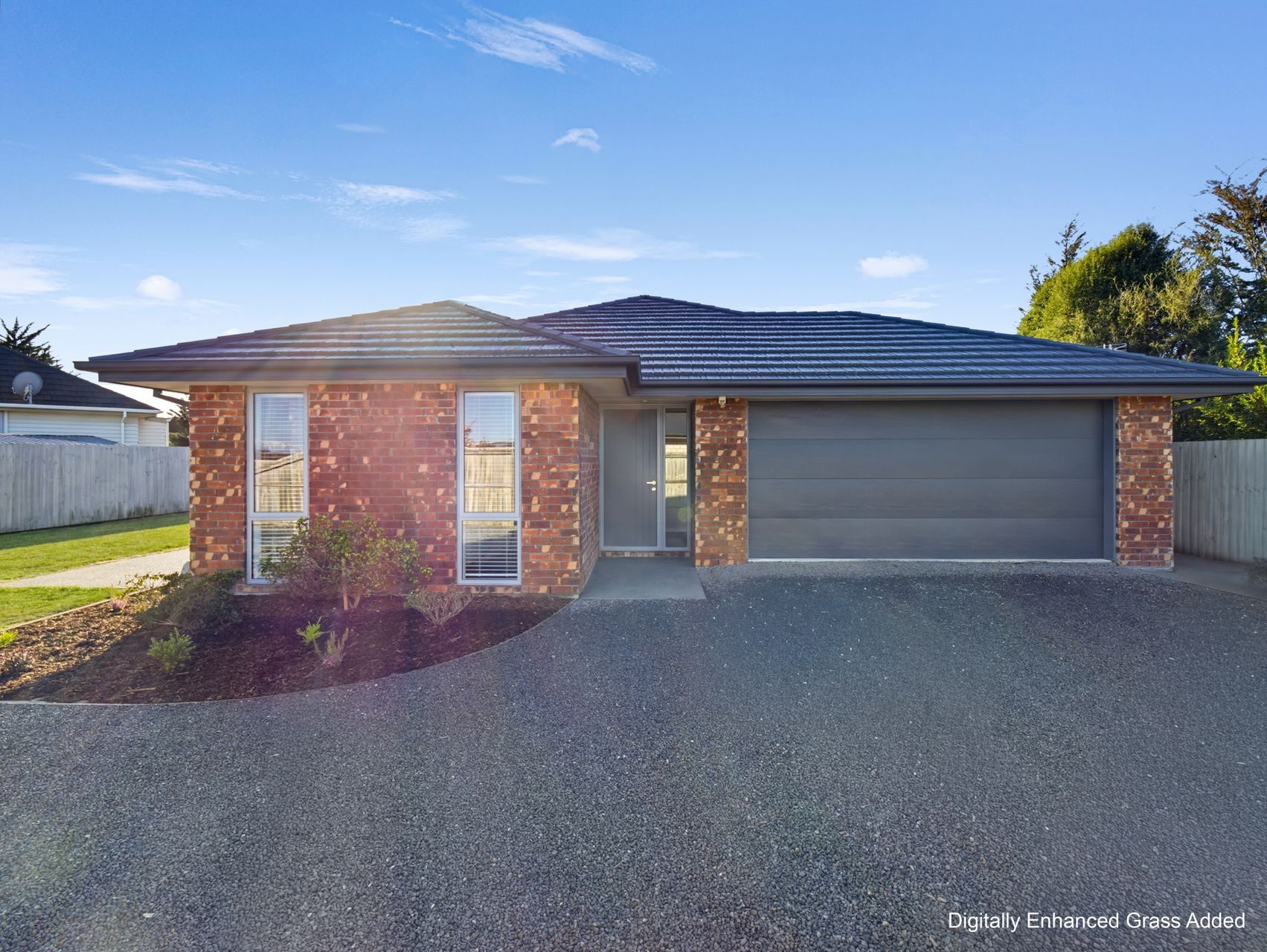 Generous Family Living in Darfield — slide 1