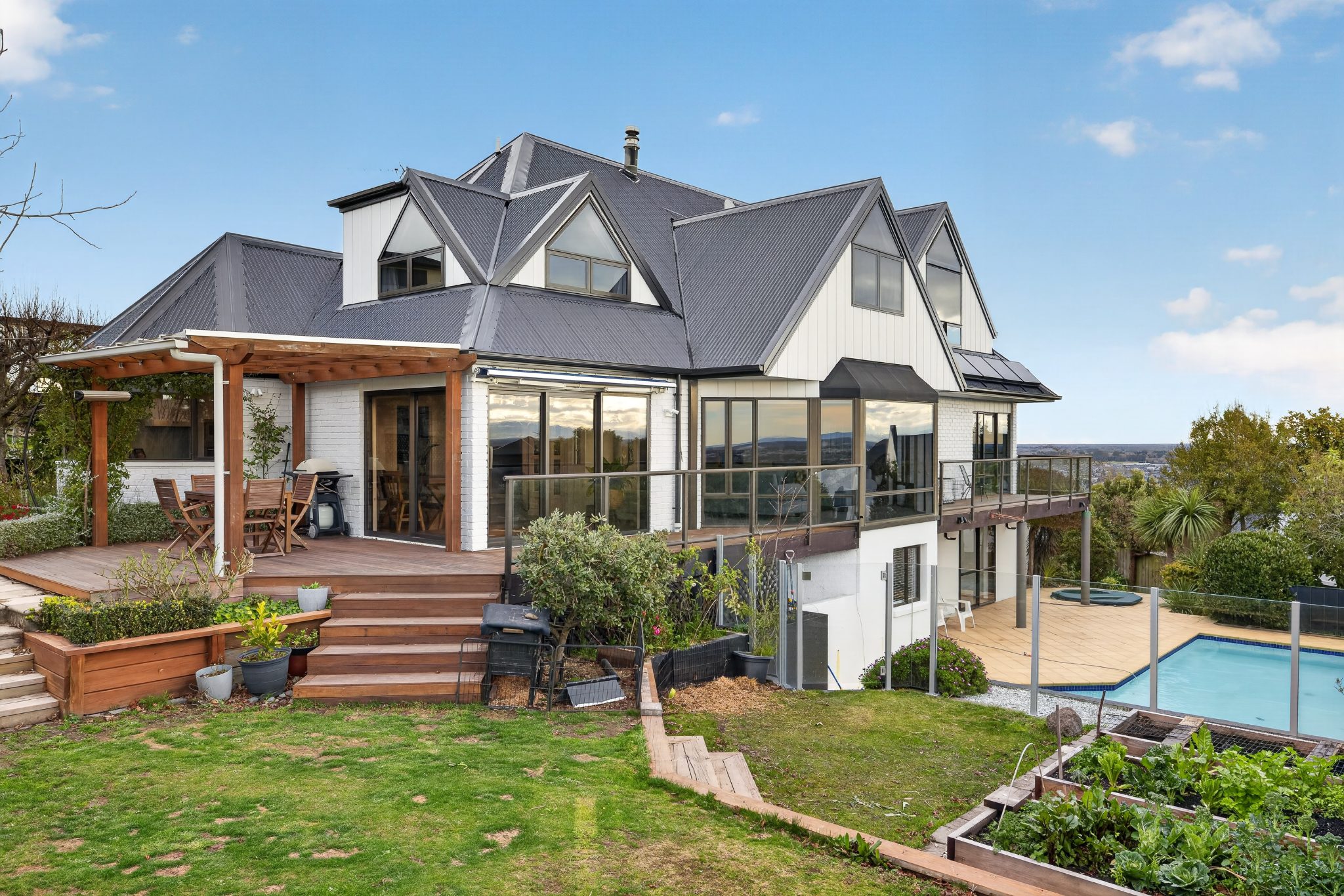 Extended Family Living and Spectacular Views — slide 50