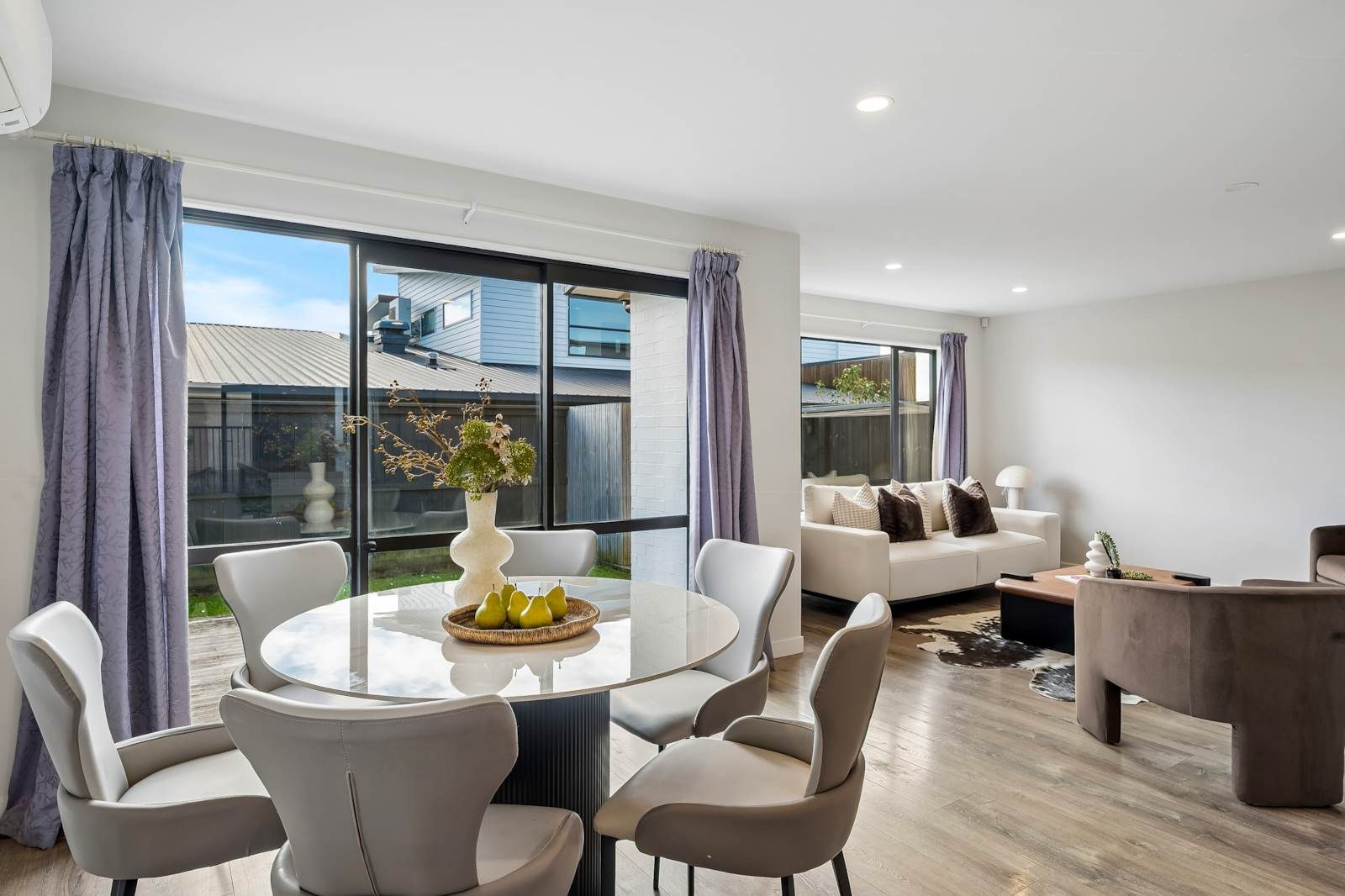 Freehold 4-Bedroom Family Home in Prime Silverdale — slide 2