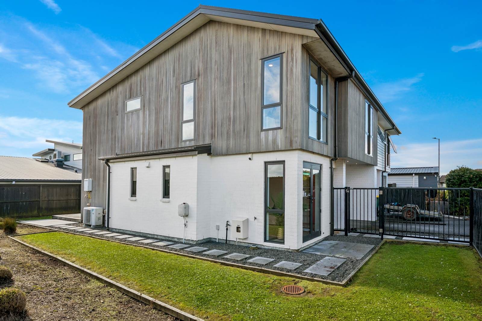 Freehold 4-Bedroom Family Home in Prime Silverdale — slide 31