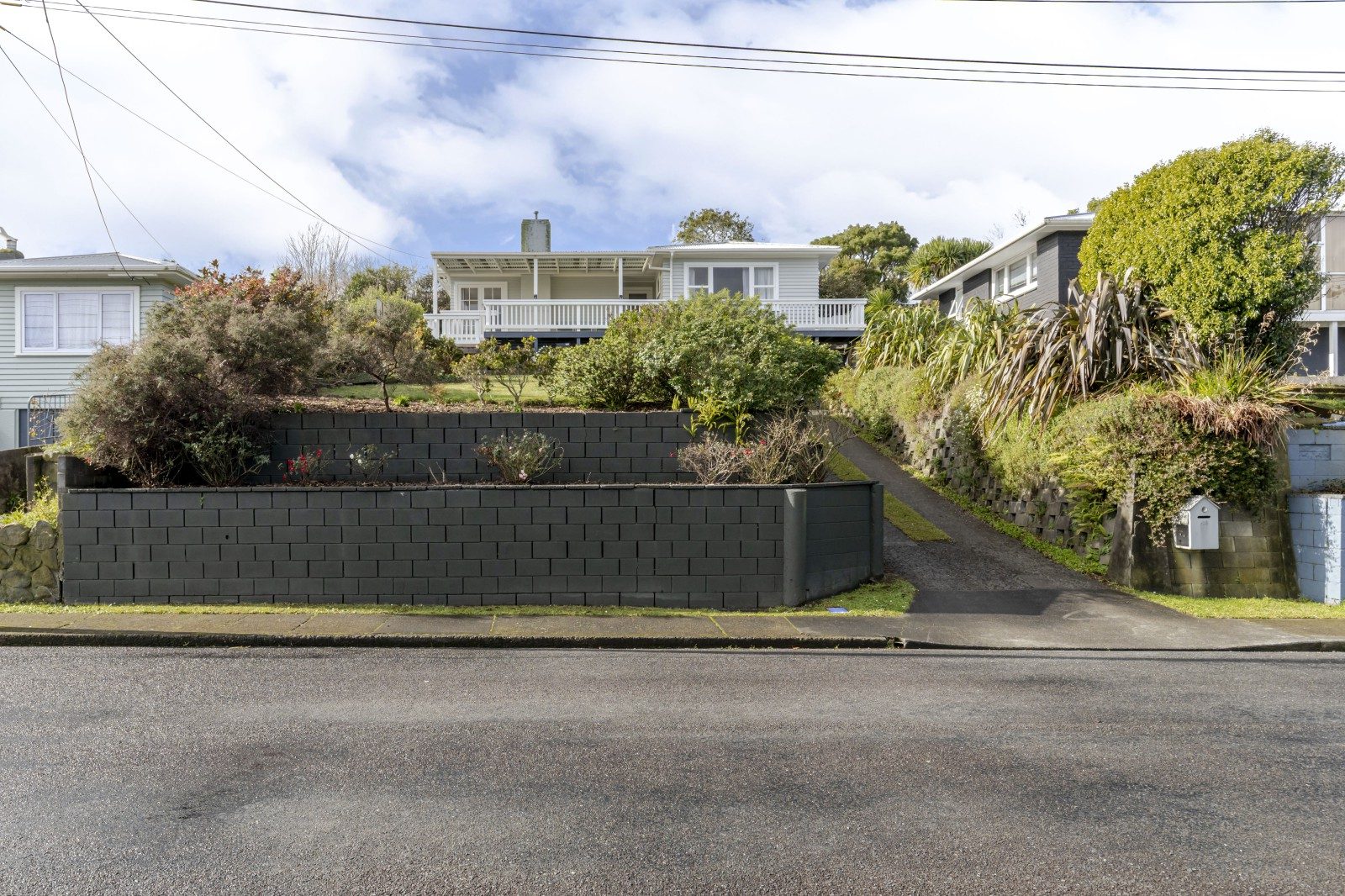 Elevated Views, Sunny Home — slide 31