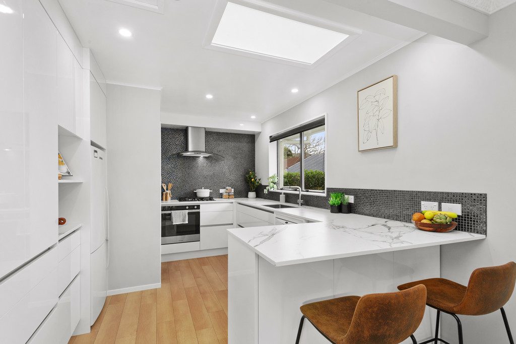 A Rare Opportunity in Bloomfield Terrace — slide 2