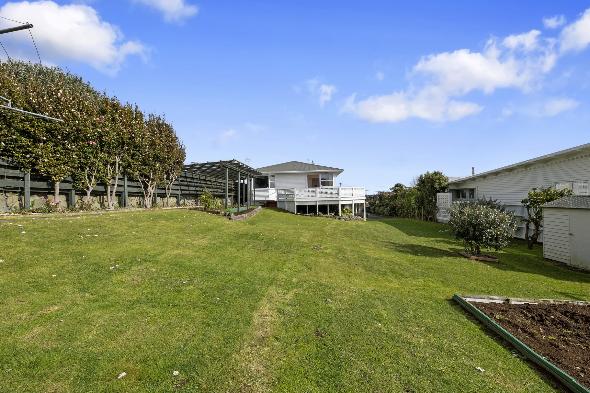 GOLDEN OPPORTUNITY, SOUGHT-AFTER LOWER MERRILANDS — slide 2