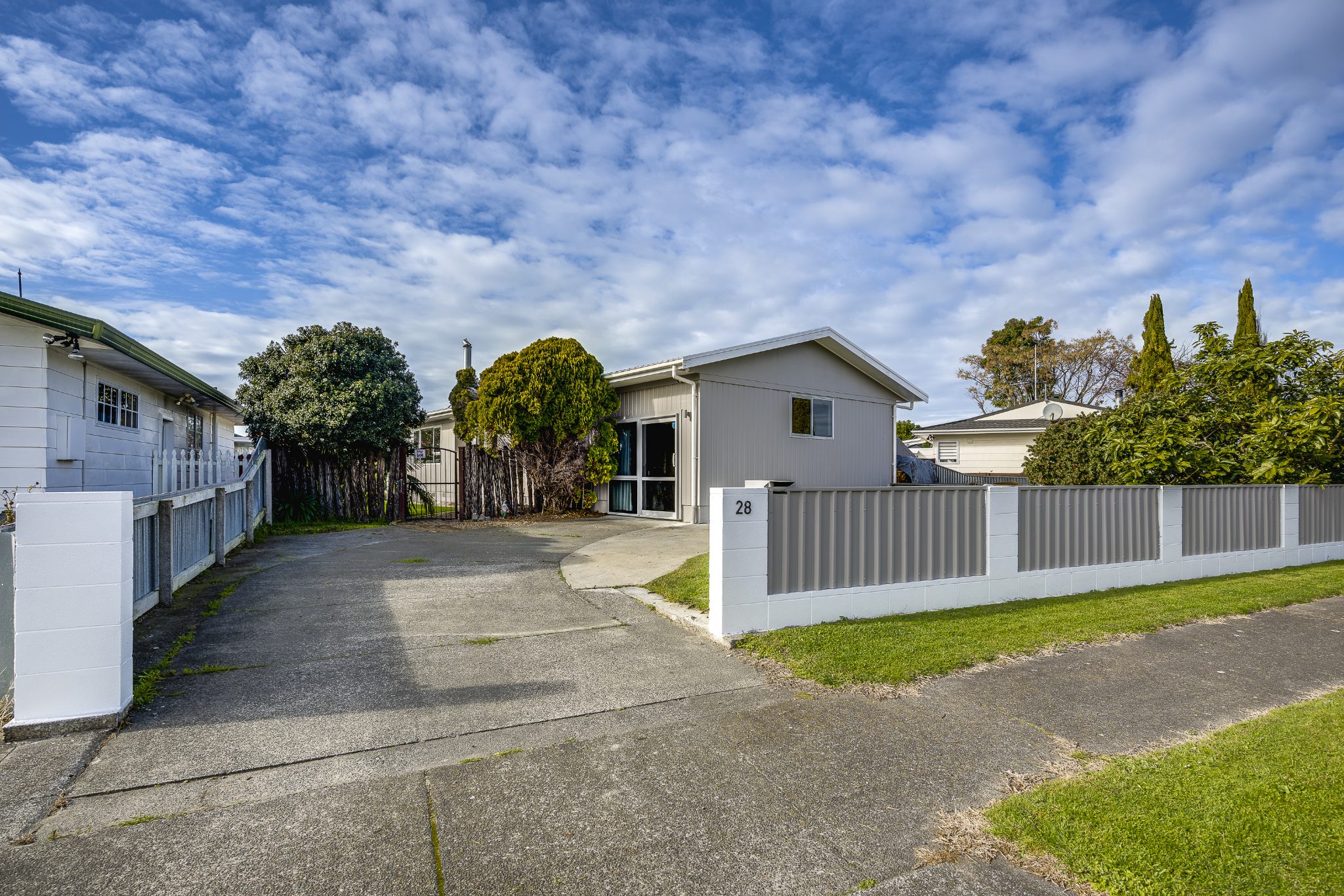 Fully Renovated And Double Glazed — slide 12