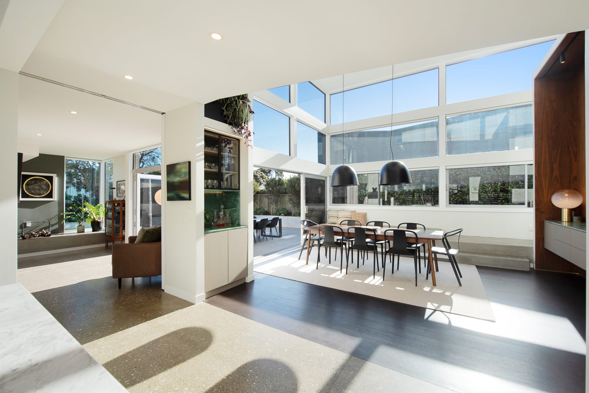 Architectural "X-factor"-The Ultimate Family Home — slide 1