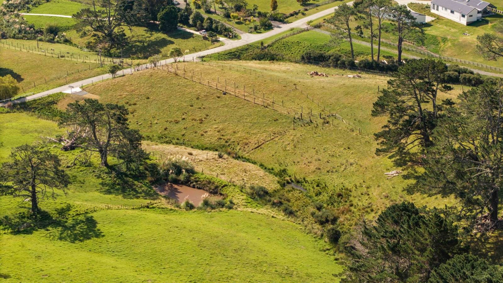 Two North-Facing 1ha Lifestyle Sections — slide 2