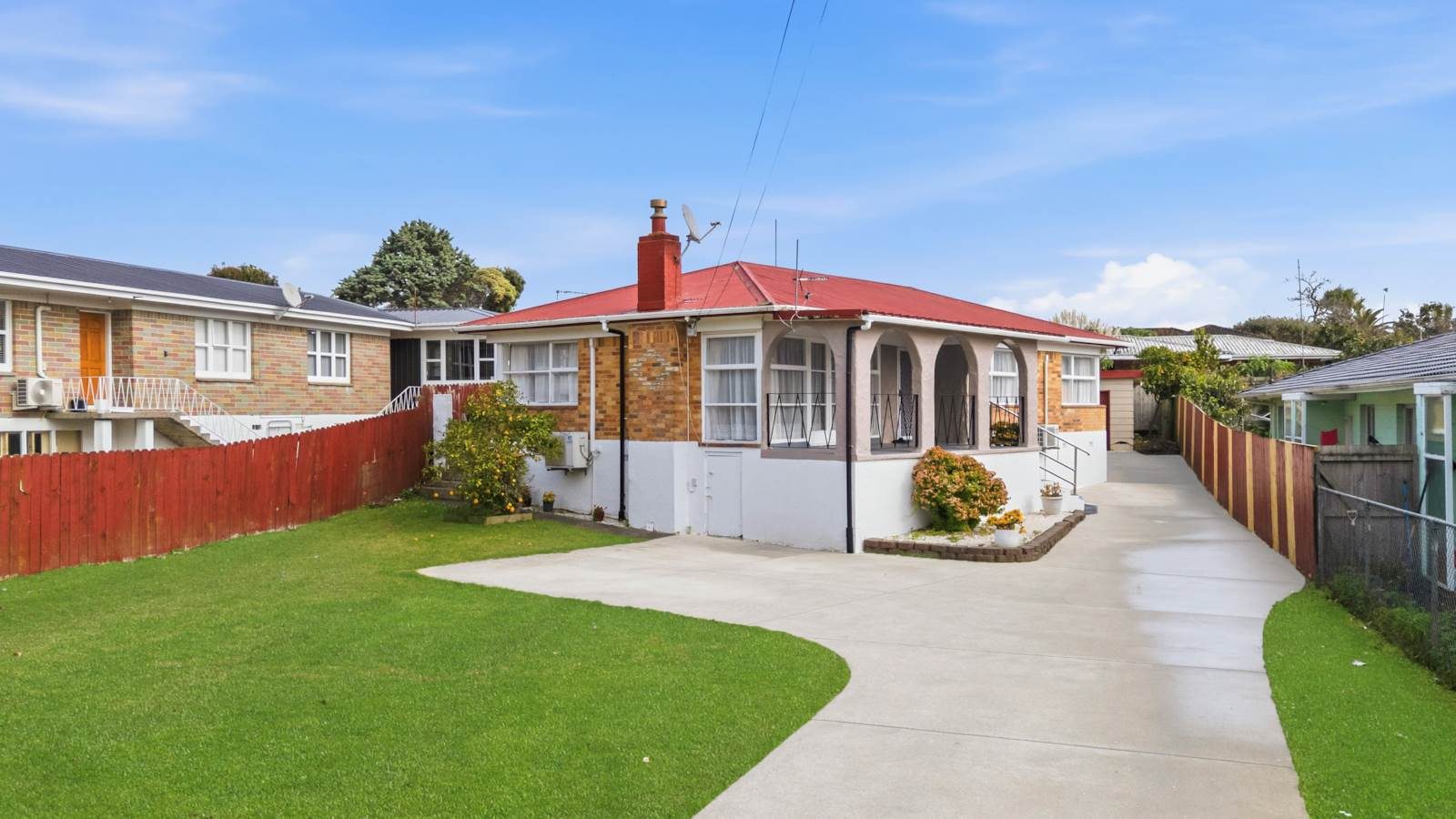 Road Frontage Freehold 865sqm section — slide 1