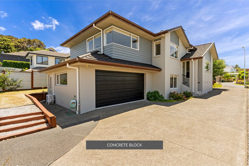 SEA VIEWS IN OREWA - EXCEPTIONAL COASTAL LIVING! — slide 1