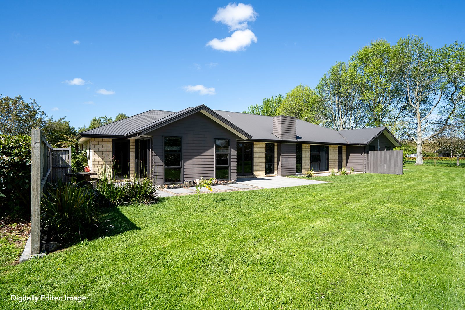 Price reduced - Lifestyle awaits! — slide 1
