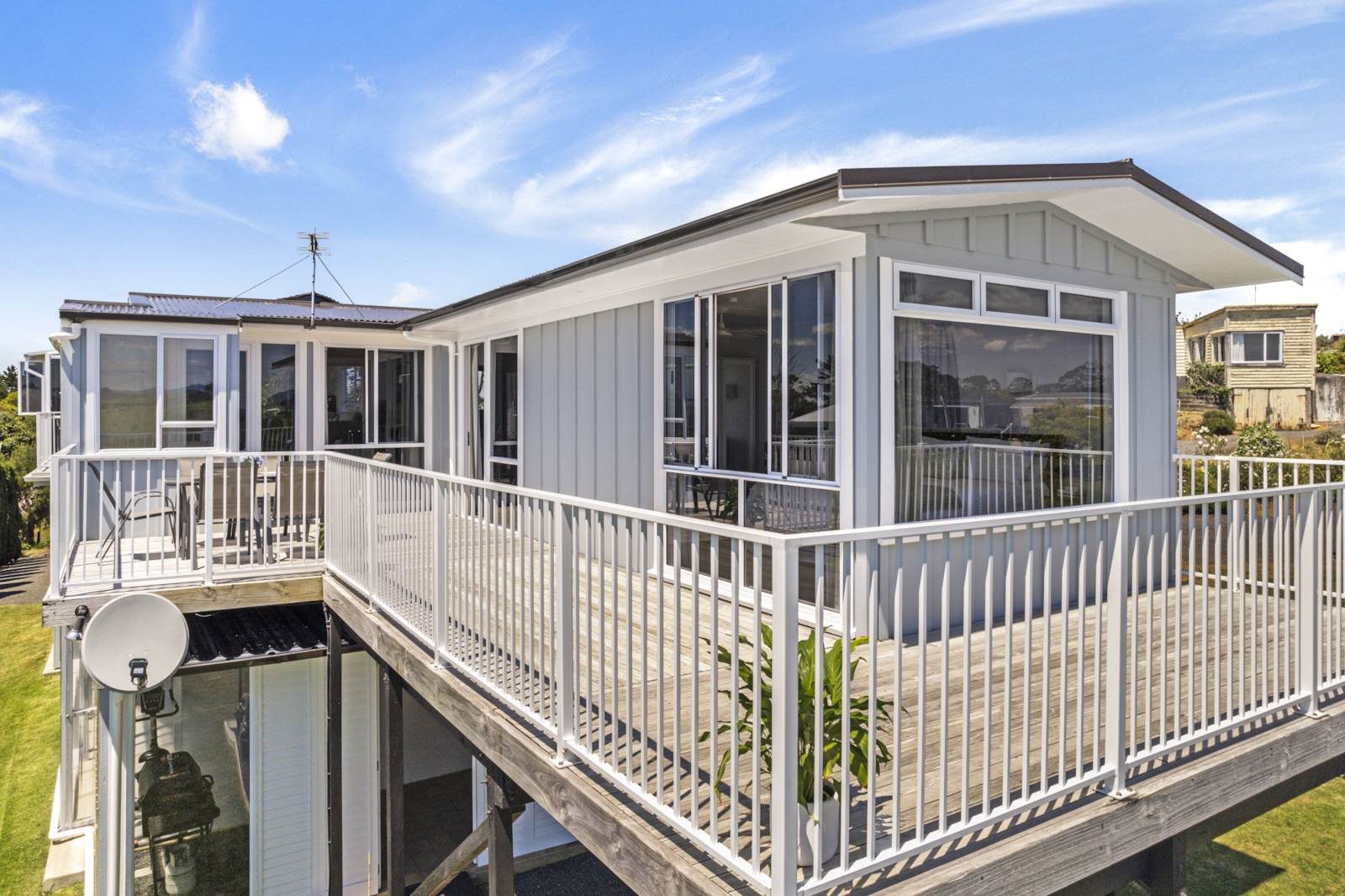 Coastal Living with Spectacular Harbour Views — slide 48