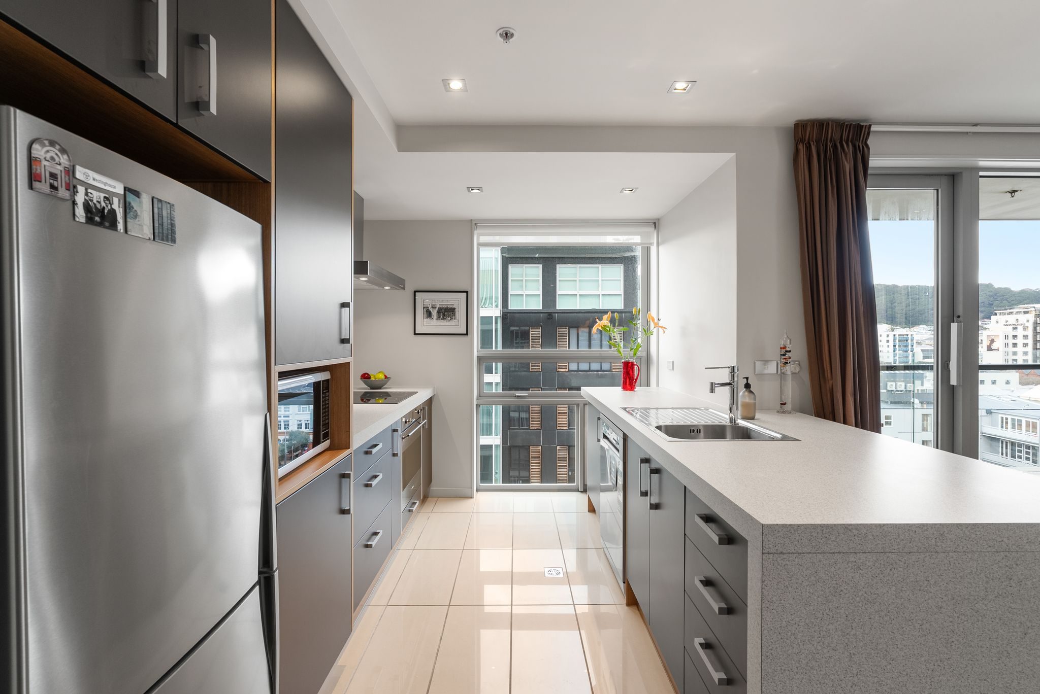 STYLISH CITY APARTMENT IN A PRIME LOCATION — slide 2
