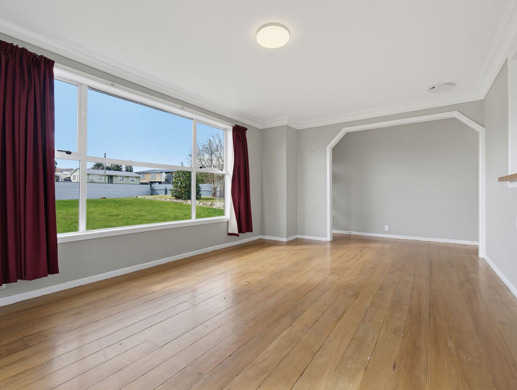 Price Reduced - Dbl Glazing & Dbl Garage — slide 2