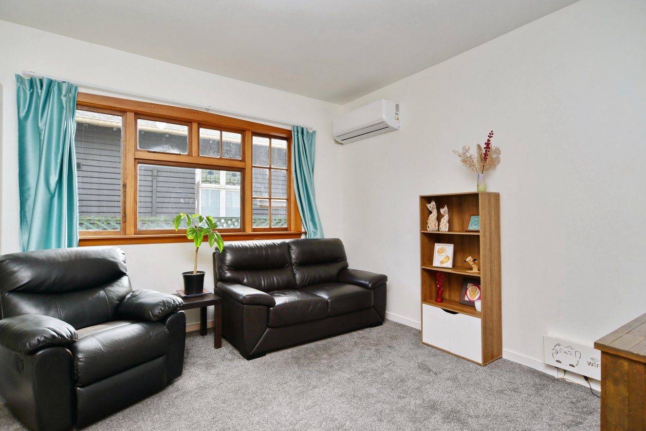 Four Double Bedrooms, Double Garage, 1.5 bathrooms — slide 2