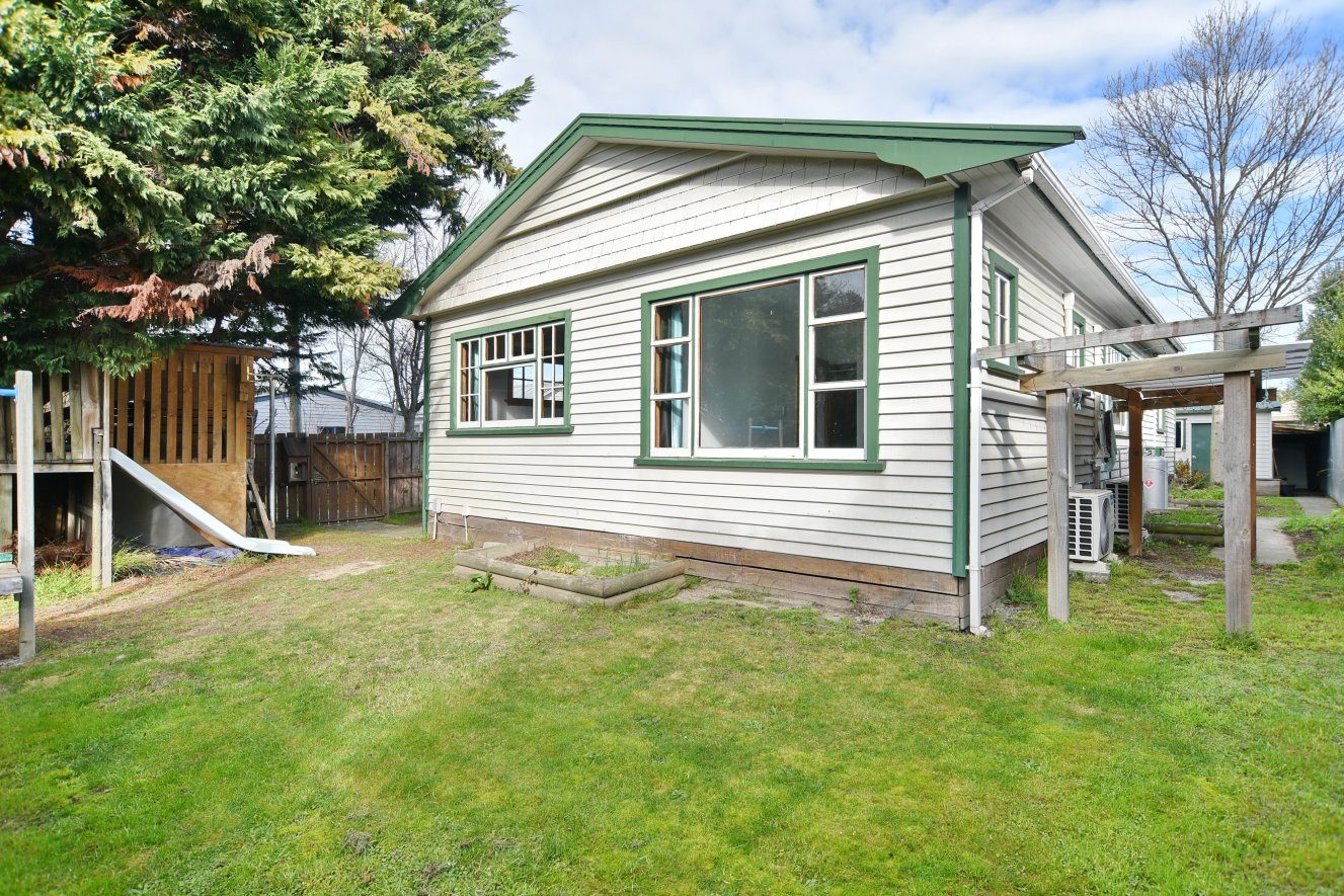 Four Double Bedrooms, Double Garage, 1.5 bathrooms — slide 14