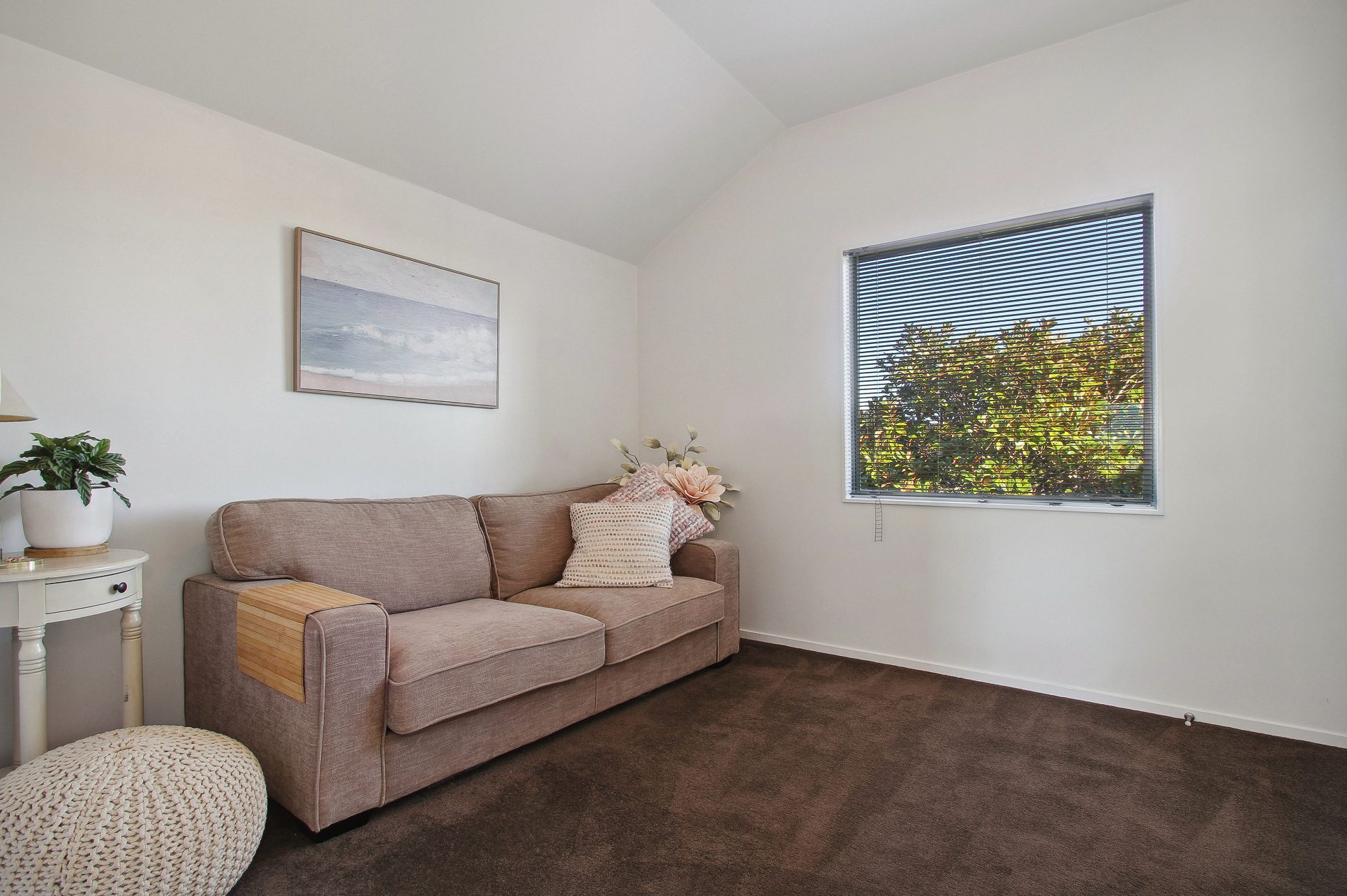 Elegant Family Home In Botany College Zone — slide 13
