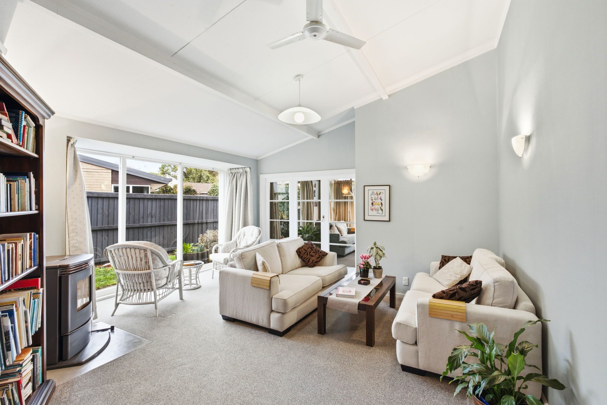 Flexible Family Living in Prime Location — slide 2