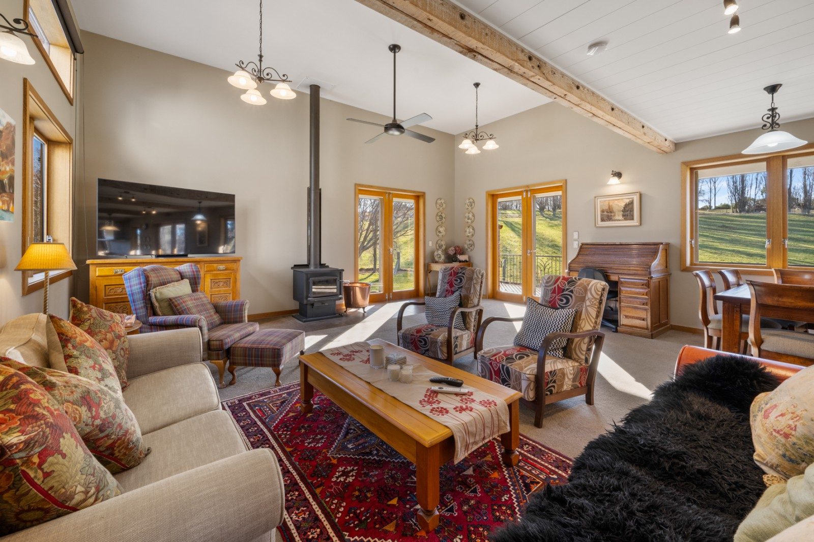 Lifestyle Haven With Extended Family Living — slide 2