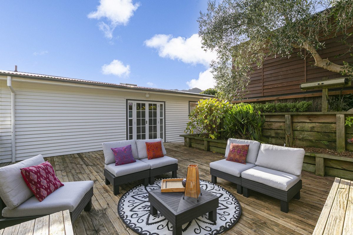 VILLAGE AT YOUR DOORSTEP! | BEO $995,000 — slide 2