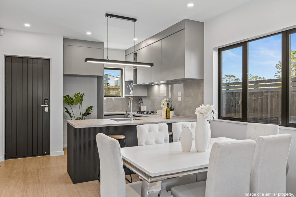 Brand New Family Home in the Heart of Westgate — slide 2