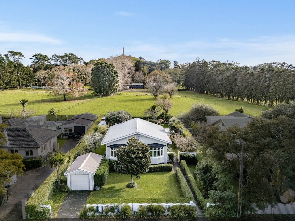 leasehold Character - Direct Cornwall Park Access — slide 2