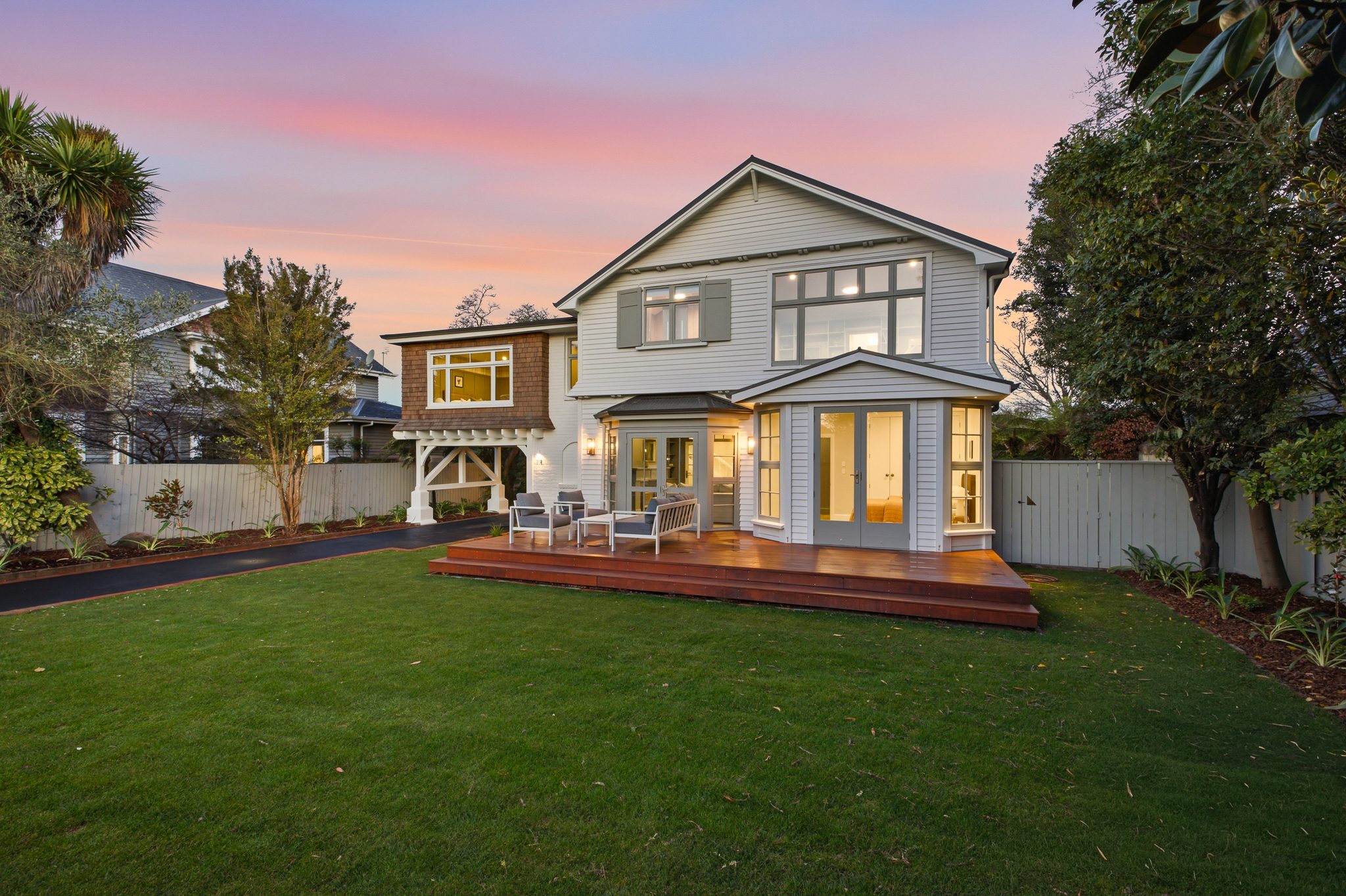 HAMPTONS LUXURY, REDEFINED — slide 1