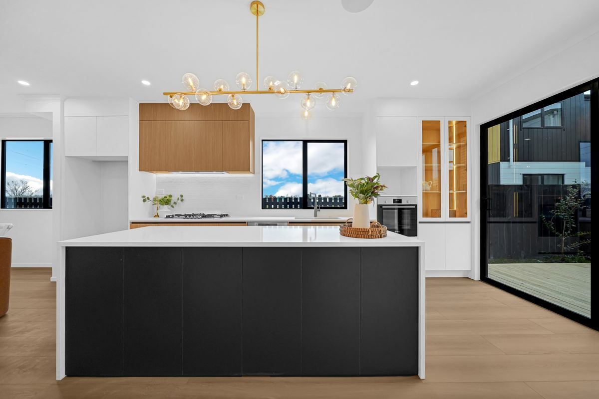 Brand New 182m2 | 2 Master Suites + Study — slide 1